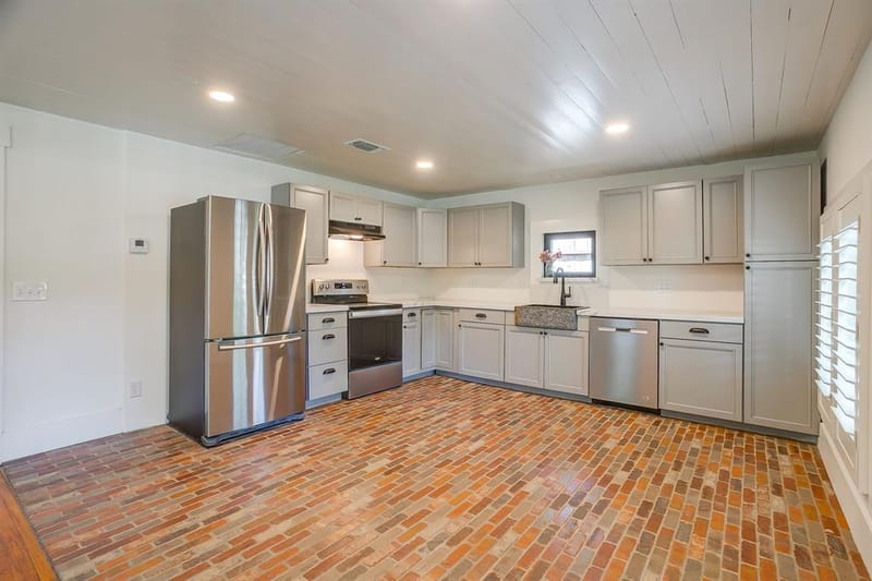 606 E Moore Street, Granbury TX 76048 - Photo 12