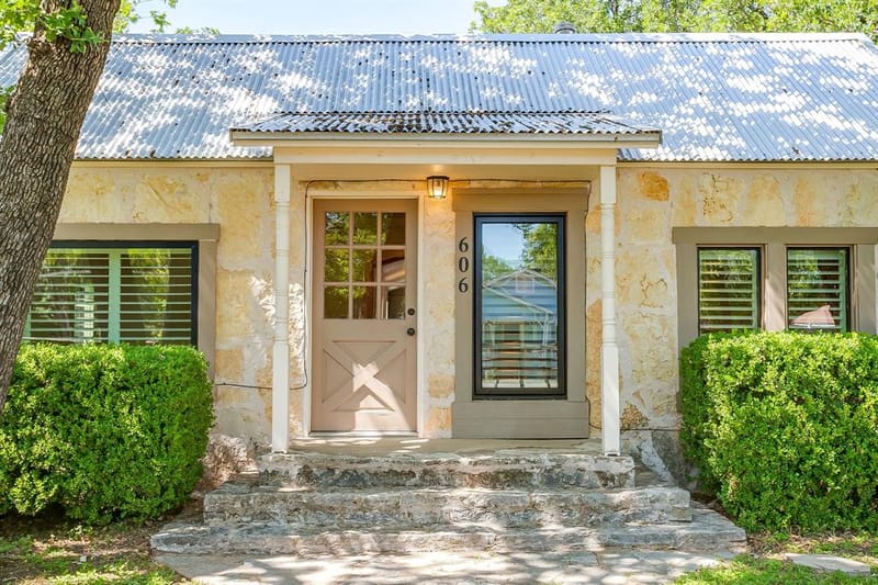 606 E Moore Street, Granbury TX 76048 - Photo 3