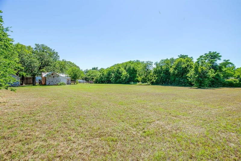 606 E Moore Street, Granbury TX 76048 - Photo 32