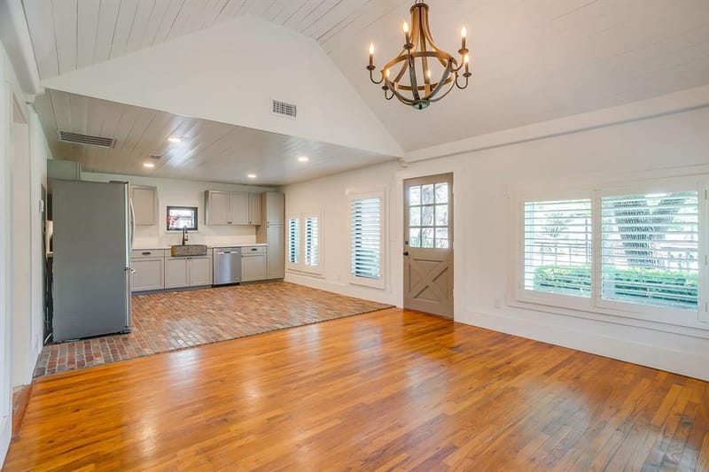 606 E Moore Street, Granbury TX 76048 - Photo 9
