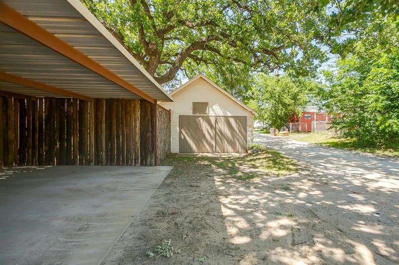 606 E Moore Street, Granbury TX 76048 - Photo 38