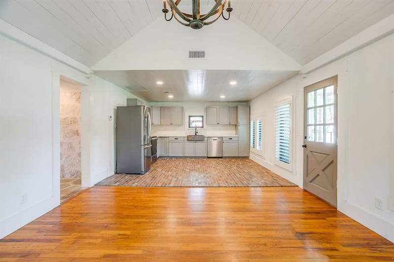606 E Moore Street, Granbury TX 76048 - Photo 10