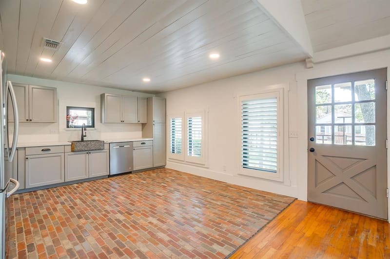 606 E Moore Street, Granbury TX 76048 - Photo 14