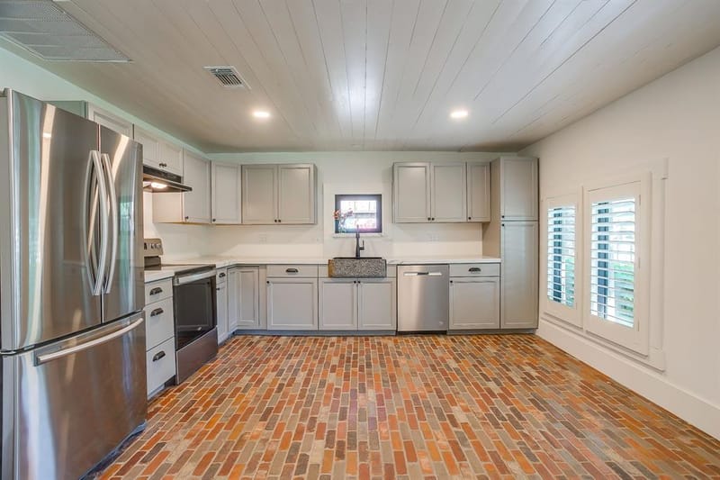 606 E Moore Street, Granbury TX 76048 - Photo 15