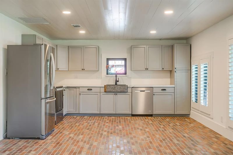 606 E Moore Street, Granbury TX 76048 - Photo 11