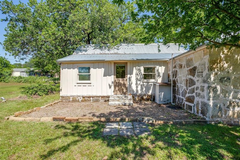 606 E Moore Street, Granbury TX 76048 - Photo 35
