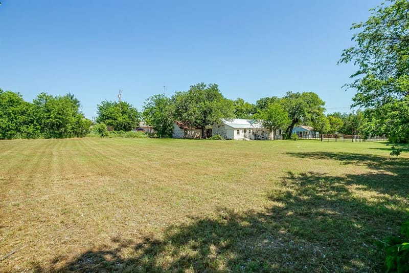 606 E Moore Street, Granbury TX 76048 - Photo 31