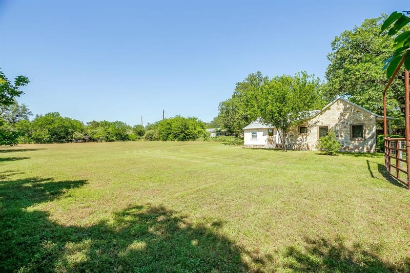 606 E Moore Street, Granbury TX 76048 - Photo 29