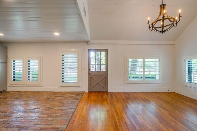 606 E Moore Street, Granbury TX 76048 - Photo 4