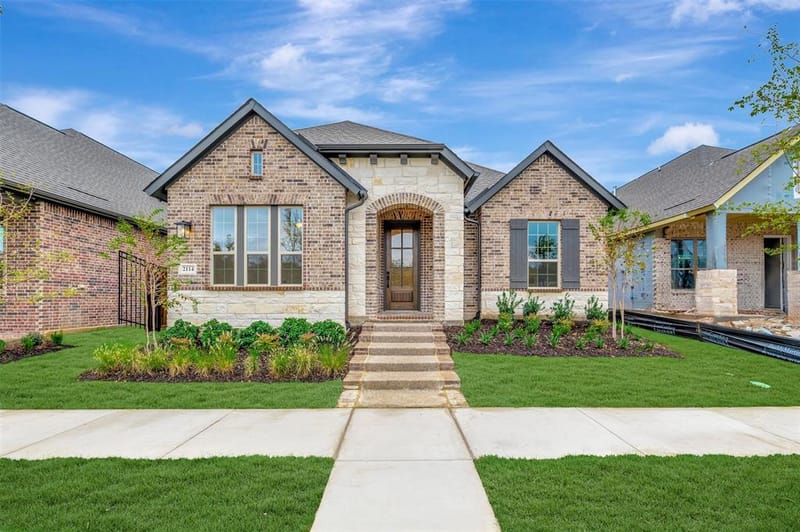 2114 Spotted Fawn Drive, Arlington TX 76005