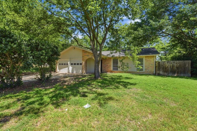 1137 Meadow Creek Court, Lancaster TX 75146 - Photo 2