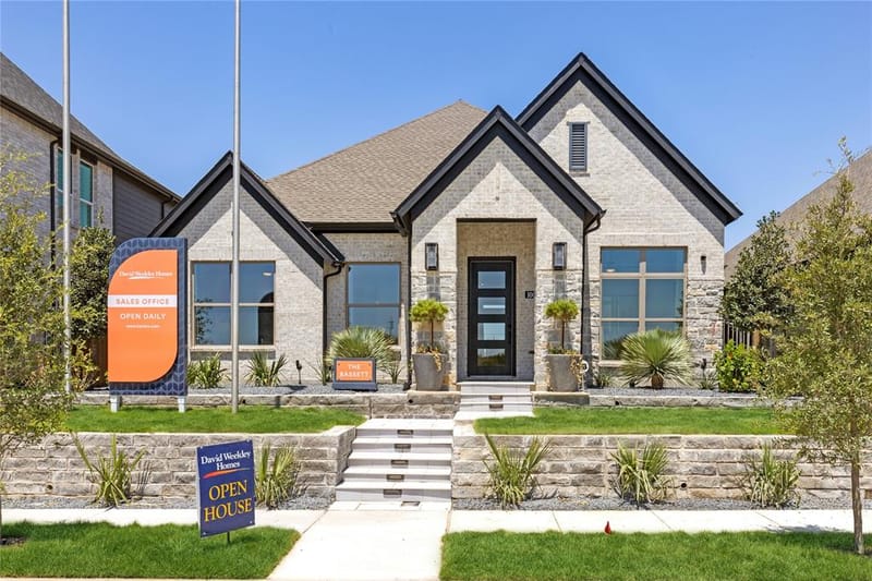 1009 Karis Boulevard, Crowley TX 76036