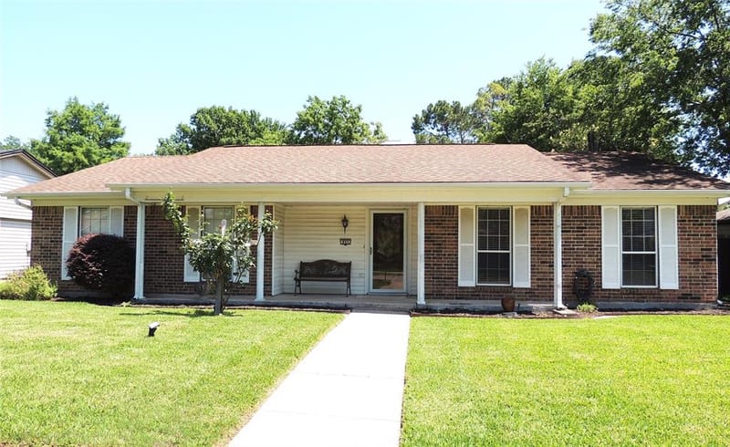 953 Meadowdale Circle, Garland TX 75043 - Photo 2