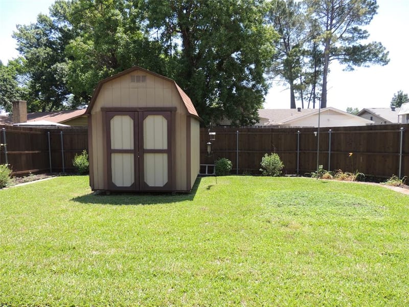 953 Meadowdale Circle, Garland TX 75043 - Photo 32
