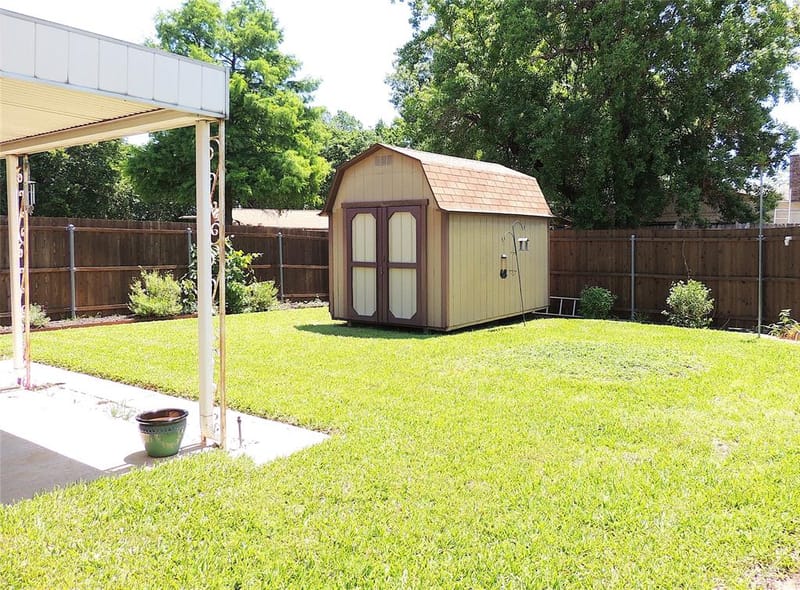 953 Meadowdale Circle, Garland TX 75043 - Photo 33