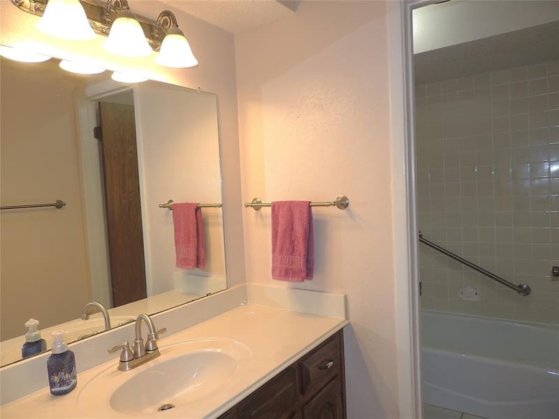 953 Meadowdale Circle, Garland TX 75043 - Photo 29