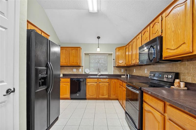 2726 Crosslands Drive, Garland TX 75040 - Photo 9
