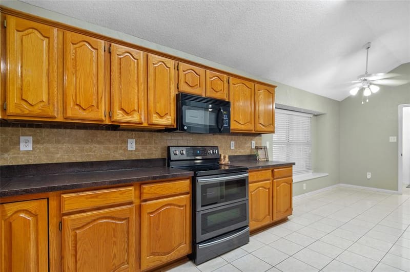 2726 Crosslands Drive, Garland TX 75040 - Photo 10