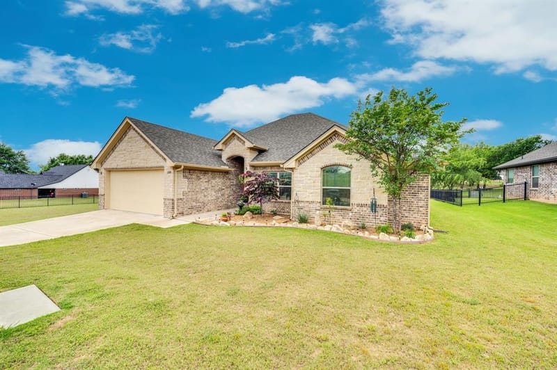 109 Creekside Drive, Glen Rose TX 76043 - Photo 2