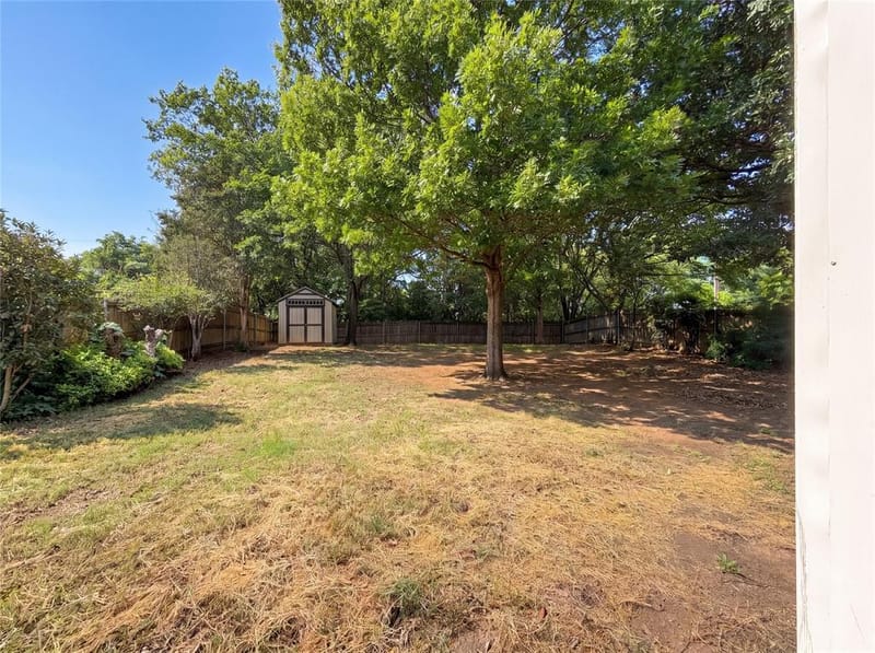 6218 Kingswood Drive, Arlington TX 76001 - Photo 23