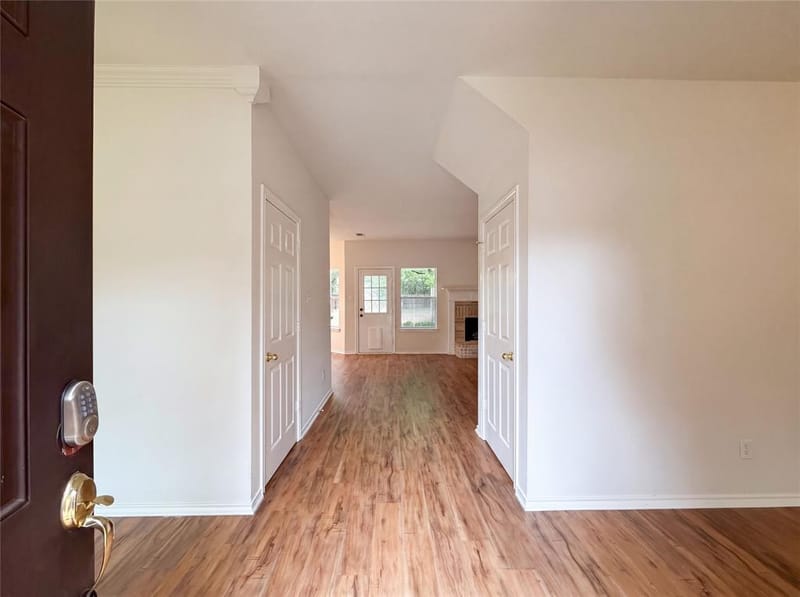 6218 Kingswood Drive, Arlington TX 76001 - Photo 6