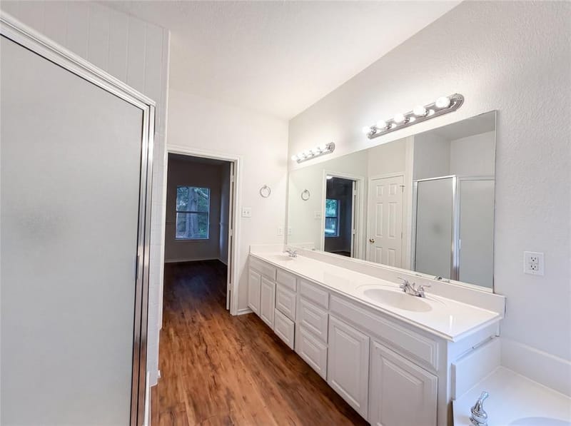 6218 Kingswood Drive, Arlington TX 76001 - Photo 13