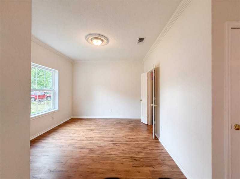 6218 Kingswood Drive, Arlington TX 76001 - Photo 12