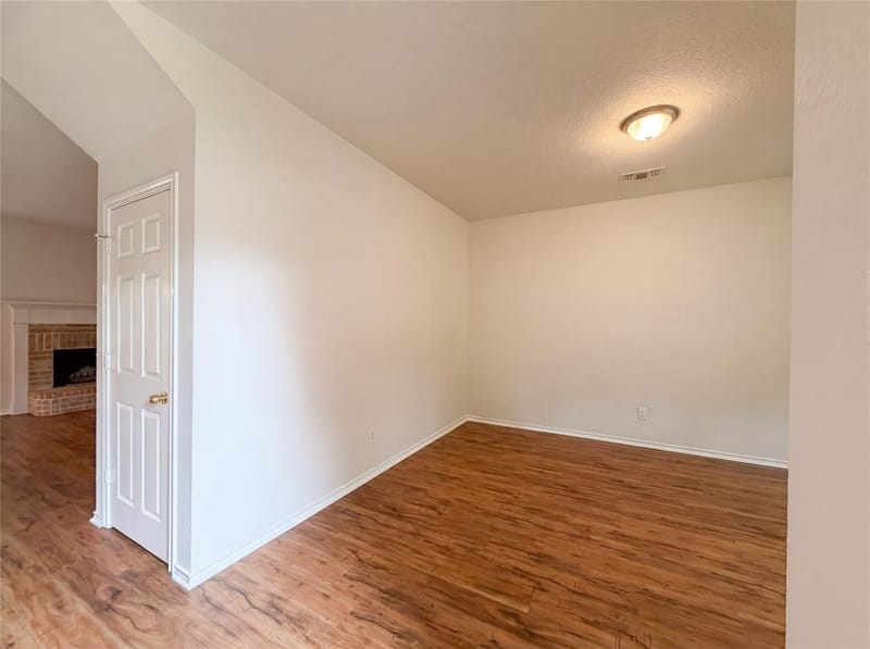 6218 Kingswood Drive, Arlington TX 76001 - Photo 7