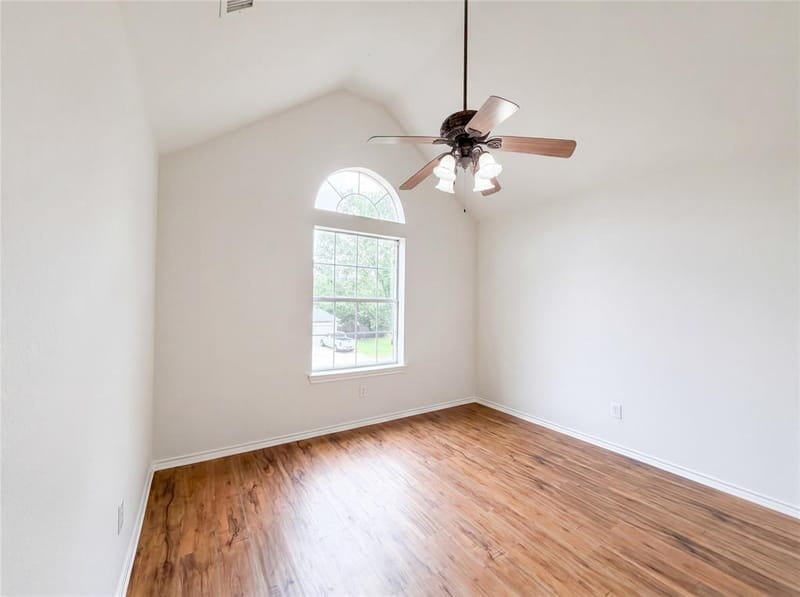 6218 Kingswood Drive, Arlington TX 76001 - Photo 10