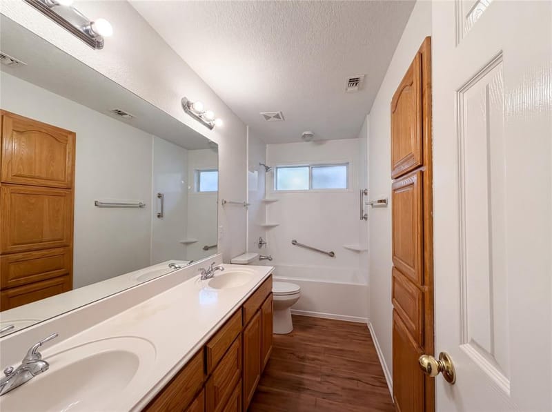 6218 Kingswood Drive, Arlington TX 76001 - Photo 18
