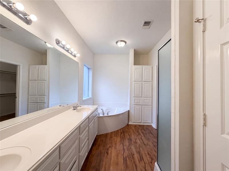 6218 Kingswood Drive, Arlington TX 76001 - Photo 15