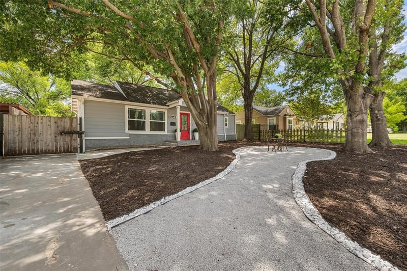 2524 Watauga Road, Fort Worth TX 76111 - Photo 2