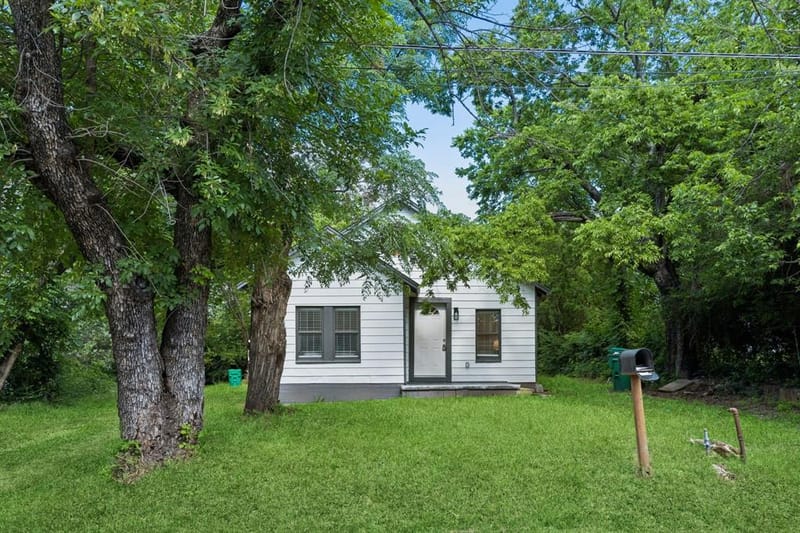 806 N Ruddell Street, Denton TX 76209 - Photo 2