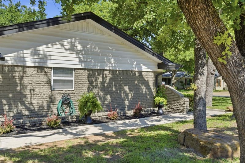 1001 NW 11th Street, Mineral Wells TX 76067 - Photo 2
