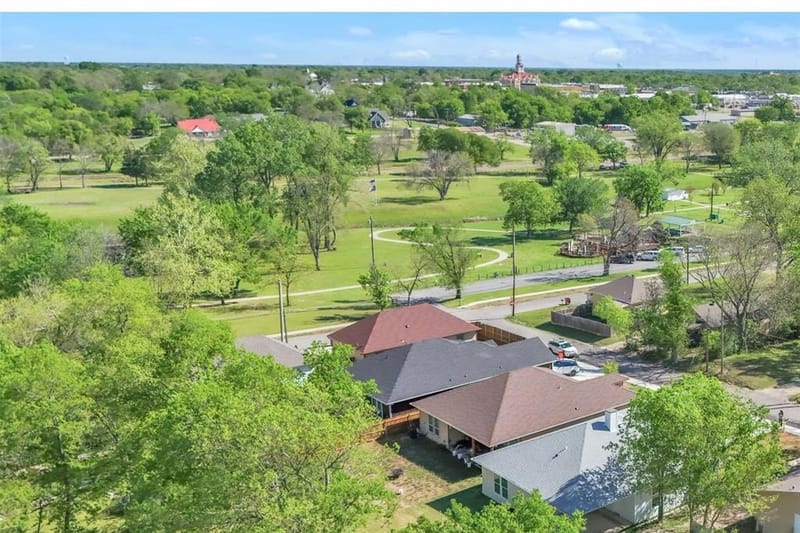 407 Henderson Street, Bonham TX 75418 - Photo 28
