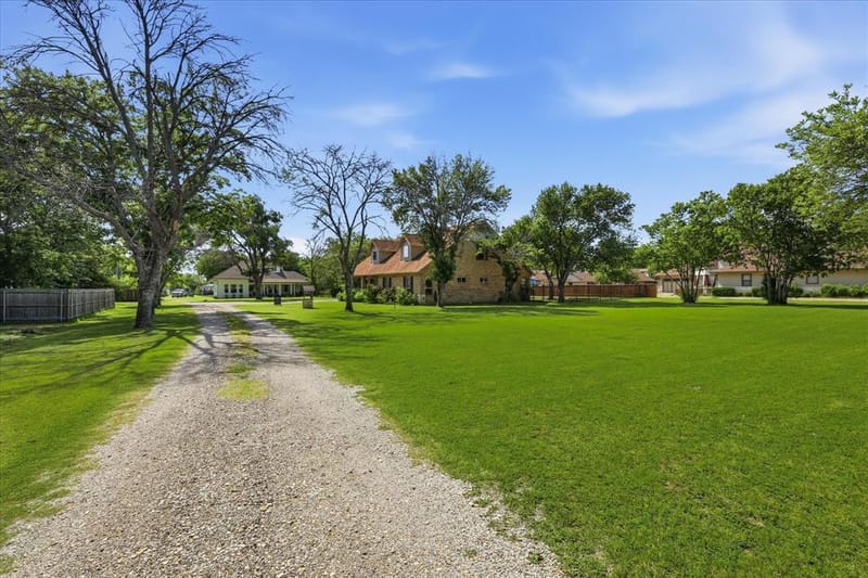 108 S Walnut Street, Roanoke TX 76262 - Photo 4