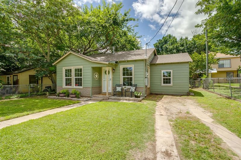 418 E Akard Street, Weatherford TX 76086 - Photo 3