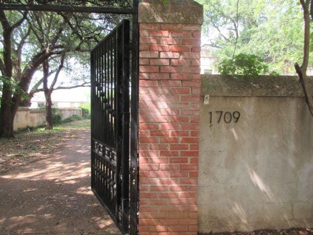 1709 Norwood Lane, Arlington TX 76013 - Photo 2