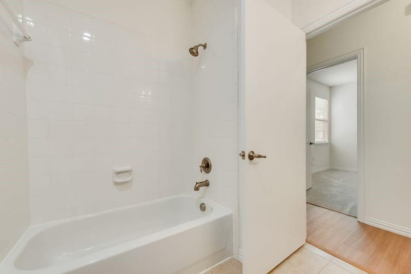 233 Heritage Hill Drive, Lewisville TX 75067 - Photo 17
