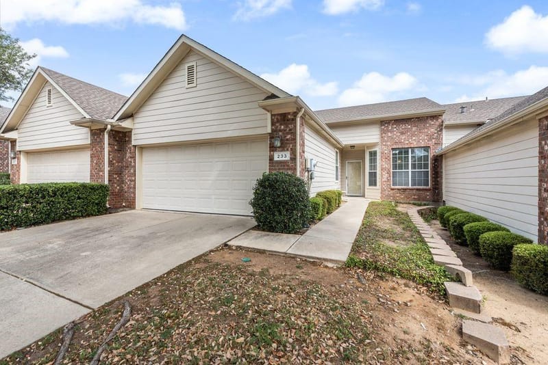 233 Heritage Hill Drive, Lewisville TX 75067 - Photo 5