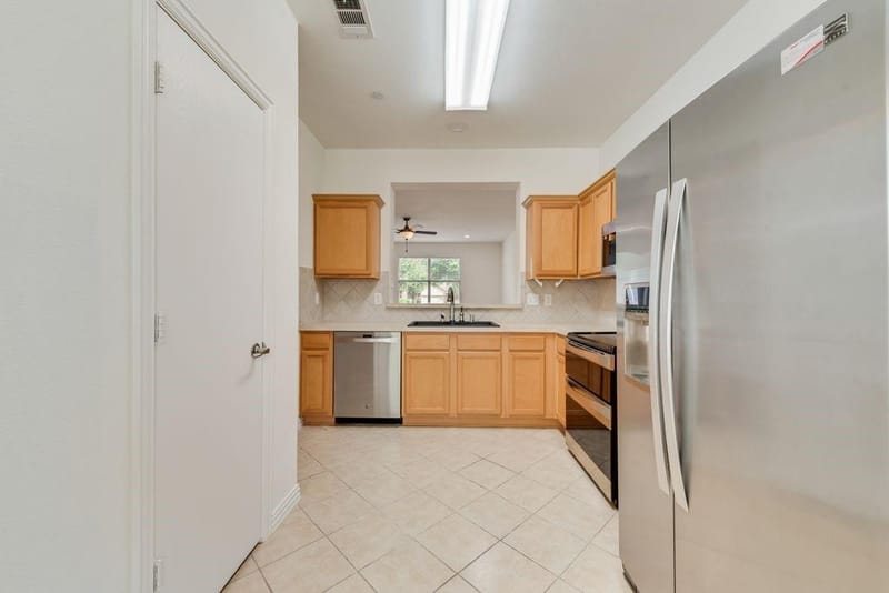 233 Heritage Hill Drive, Lewisville TX 75067 - Photo 11