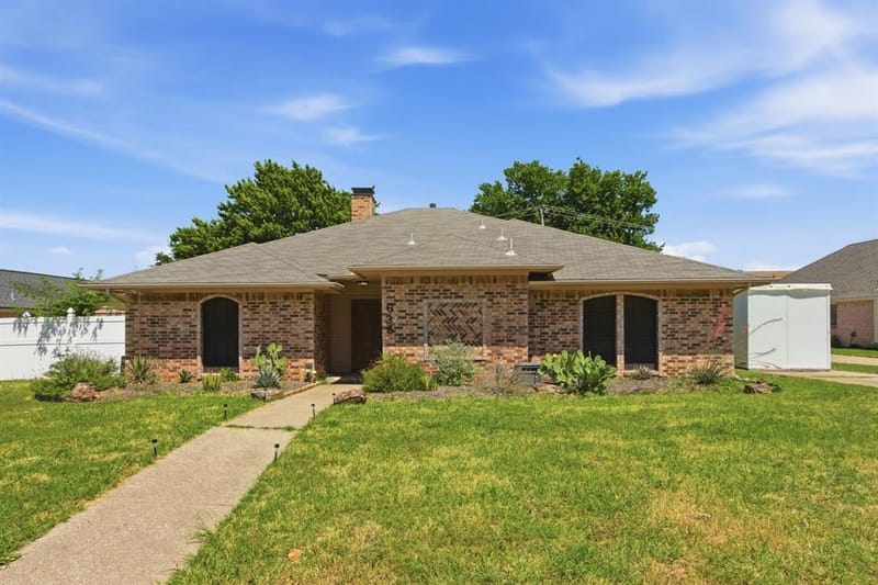 638 Park Lane, Highland Village TX 75077 - Photo 2