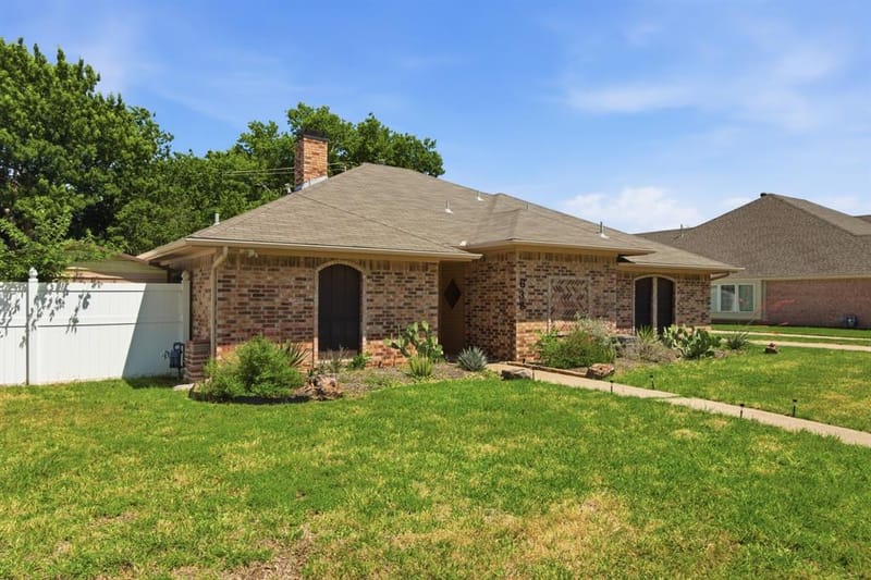 638 Park Lane, Highland Village TX 75077 - Photo 3