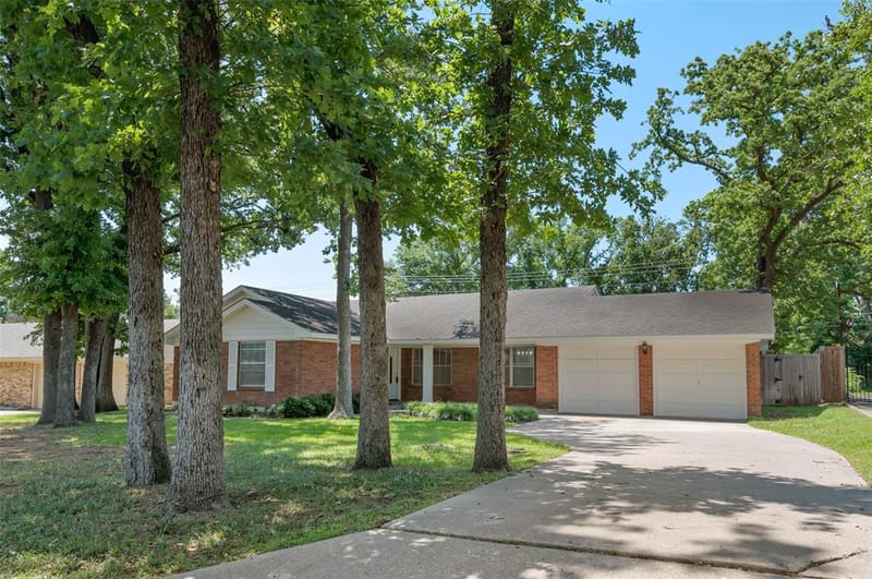 2202 Foxcroft Circle, Denton TX 76209 - Photo 2