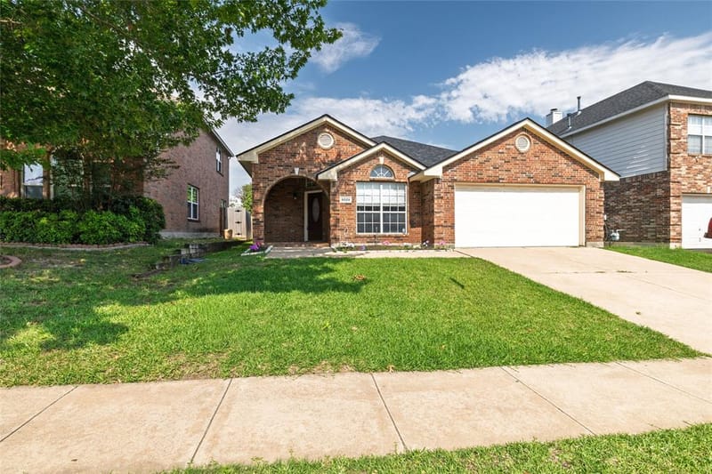 5029 Skymeadow Drive, Fort Worth TX 76135 - Photo 4