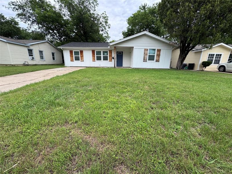 520 NW King Street, Burleson TX 76028 - Photo 6