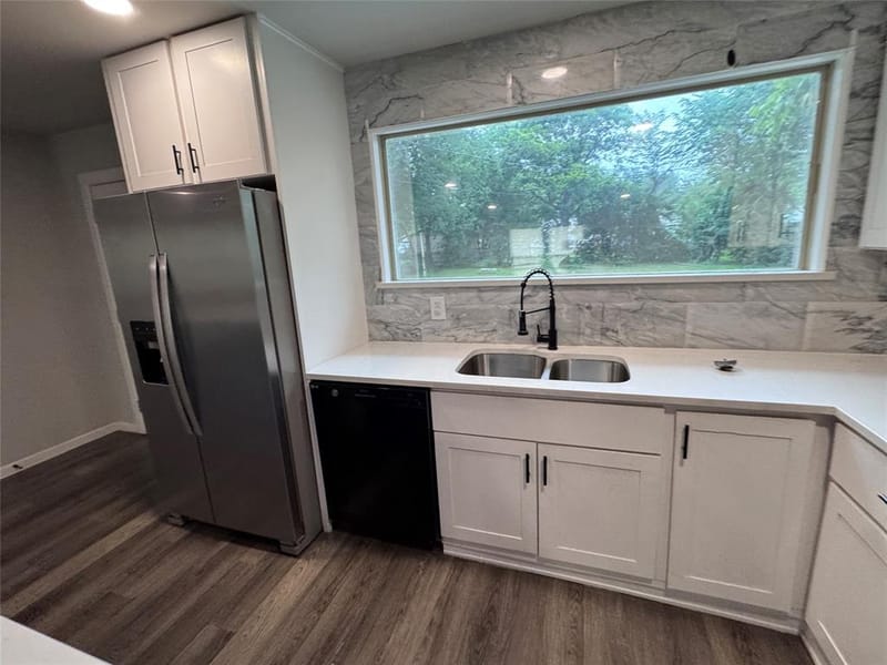 520 NW King Street, Burleson TX 76028 - Photo 16
