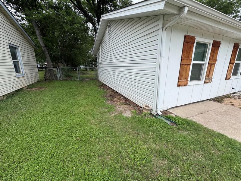 520 NW King Street, Burleson TX 76028 - Photo 9
