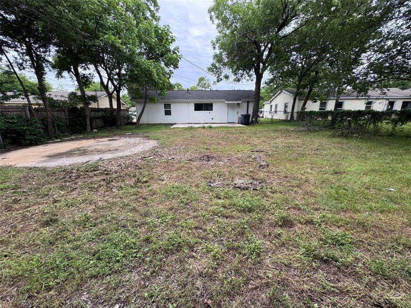 520 NW King Street, Burleson TX 76028 - Photo 11