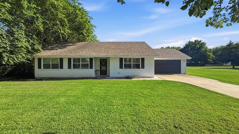 704 W Bells Boulevard, Bells TX 75414